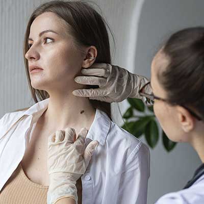 https://www.corriestmedicalclinic.com.au/wp-content/uploads/2025/01/female-doctor-diagnosing-melanoma-body-female-patient-1.jpg